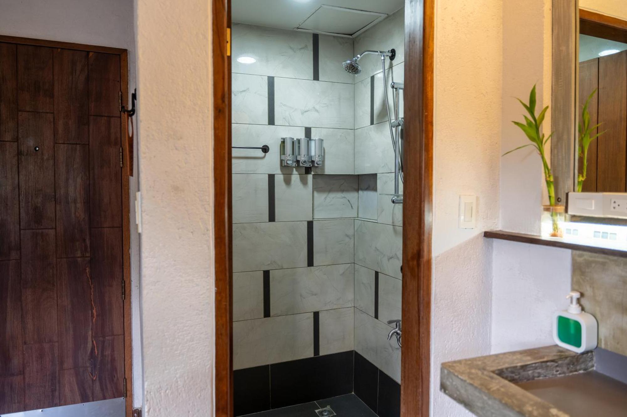 Island Lyfe Adventures Hotell El Nido Exteriör bild